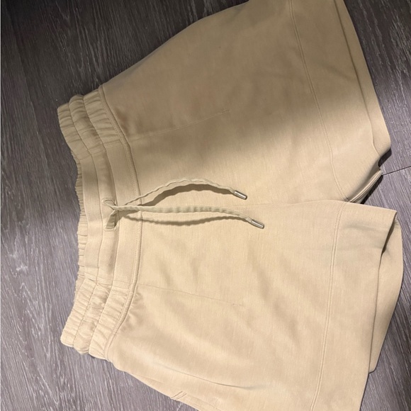 lululemon athletica Cream Women Shorts - Picture 1 of 1
